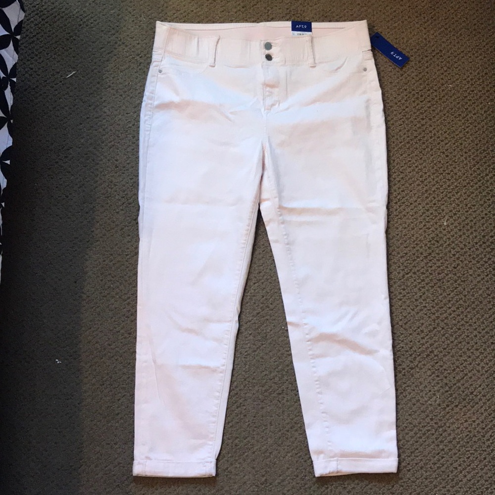 Brand new with tags! Size 16 Powder pink Capri